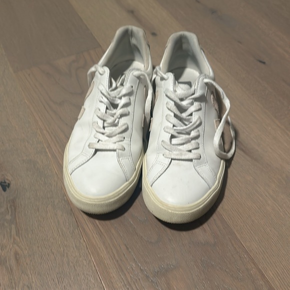 Vejas with crème color logo - Picture 4 of 4